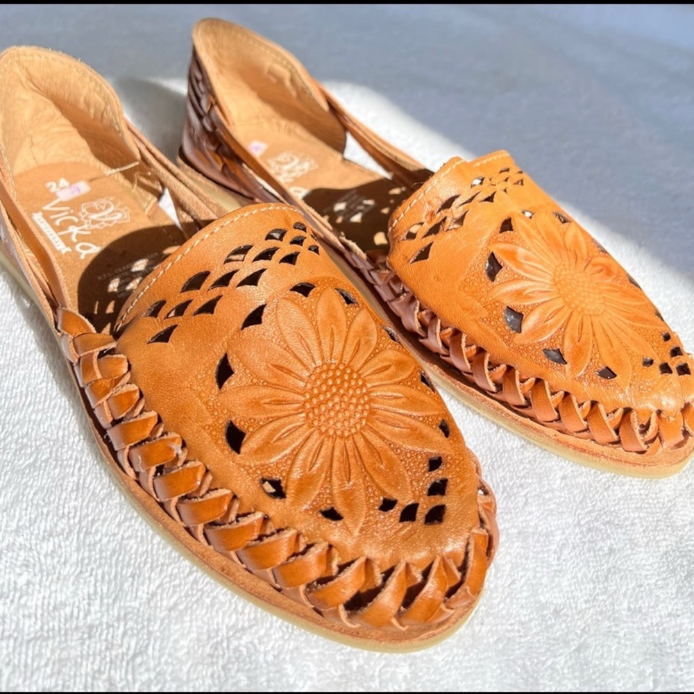beautiful handmade sandals, size 7 only one pair very comfortable.